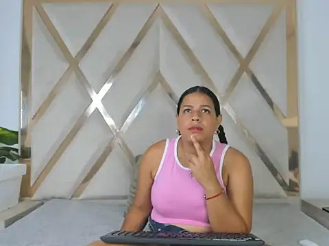 Snapshot of Alanaasm chatting on March 26, 2026, 5:17 am Alanaasm online show from March 26, 2026, 5:17 am