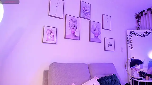 Snapshot of emilydolly_ chatting on May 7, 2026, 11:13 am emilydolly online show from May 7, 2026, 11:13 am