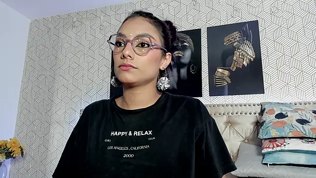 ValeAlvarez  online show from April 7, 2026, 3:58 pm