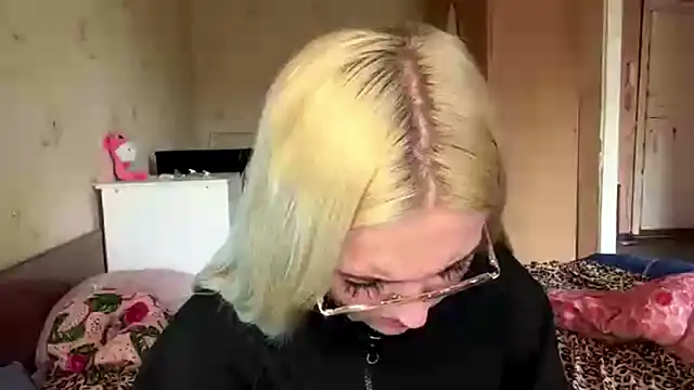 Sophia Blonde online show from May 6, 2026, 3:16 pm
