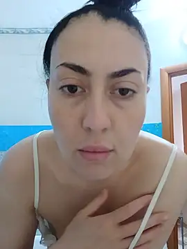 Regina1708 online show from May 17, 2026, 11:32 am