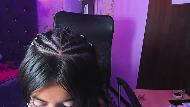 Snapshot of CharlotePetite_ chatting on June 6, 2026, 6:57 pm CharlotePetite online show from June 6, 2026, 6:57 pm