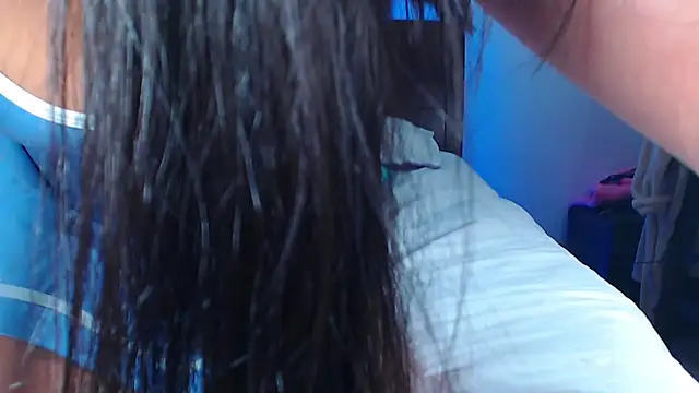 mila gomez  online show from April 24, 2026, 12:01 am