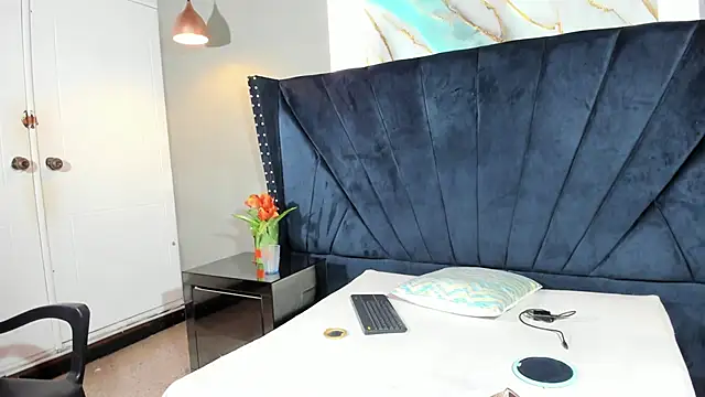 Snapshot of Sara_Hanks chatting on March 28, 2026, 2:18 pm Sara Hanks online show from March 28, 2026, 2:18 pm