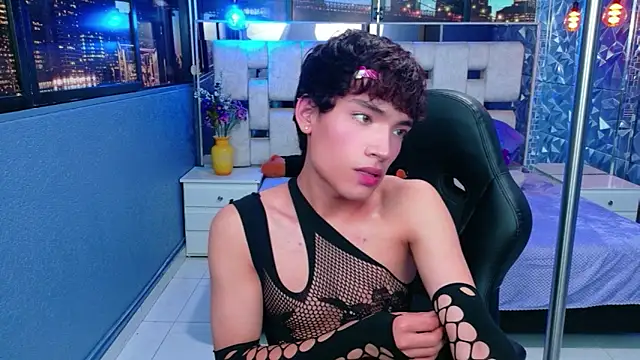 Snapshot of IsaacNovaa chatting on April 21, 2026, 8:04 pm IsaacNovaa online show from April 21, 2026, 8:04 pm