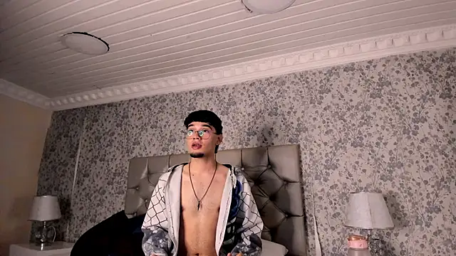 Snapshot of TysonLara chatting on April 6, 2026, 7:48 pm TysonLara online show from April 6, 2026, 7:48 pm