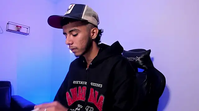 Snapshot of Red_4KT chatting on March 25, 2026, 9:46 pm Red 4KT online show from March 25, 2026, 9:46 pm