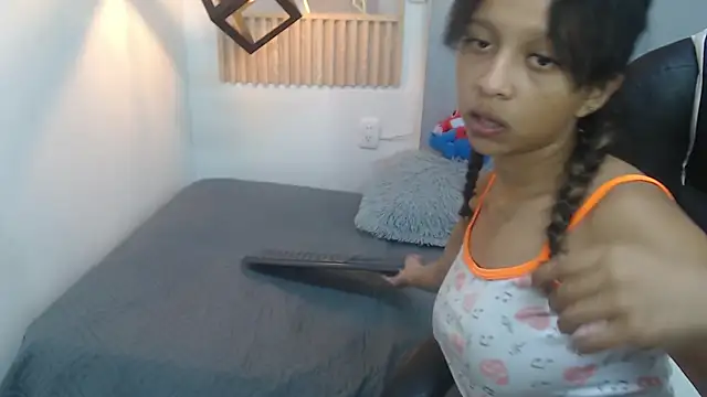 Snapshot of naty_18 chatting on May 18, 2026, 9:19 pm naty 18 online show from May 18, 2026, 9:19 pm