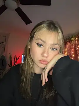 Snapshot of peachesncreamyy chatting on April 28, 2026, 3:44 am peachesncreamyy online show from April 28, 2026, 3:44 am