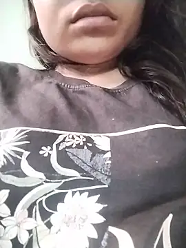 Snapshot of Princess_Kivara chatting on June 2, 2026, 2:44 am Princess Kivara online show from June 2, 2026, 2:44 am