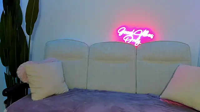 Snapshot of Cassy-Foxy chatting on April 14, 2026, 5:23 am Cassy-Foxy online show from April 14, 2026, 5:23 am