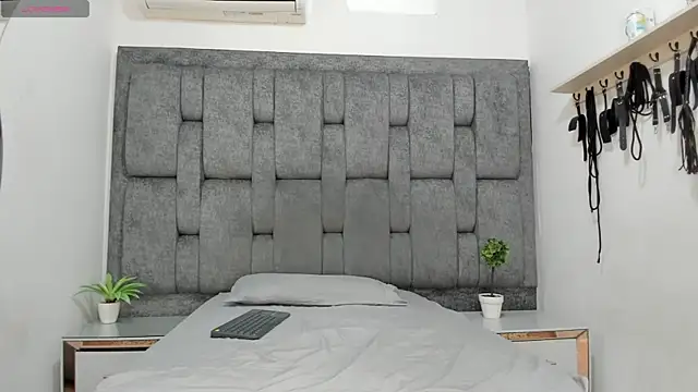 Axel OS online show from April 7, 2026, 2:46 am