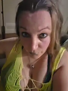 Queenemerald online show from July 4, 2026, 4:41 am