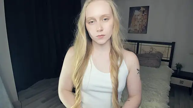 Snapshot of VestaBowmer chatting on April 3, 2026, 7:53 pm VestaBowmer online show from April 3, 2026, 7:53 pm