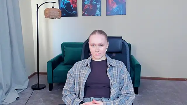 Snapshot of VestaBowmer chatting on March 28, 2026, 10:05 am VestaBowmer online show from March 28, 2026, 10:05 am