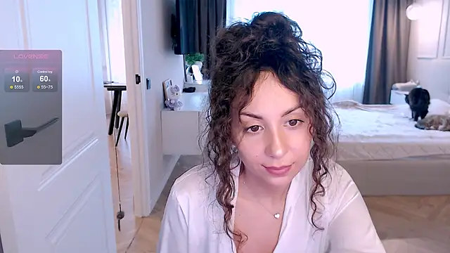 curly jade  online show from June 24, 2026, 4:05 pm