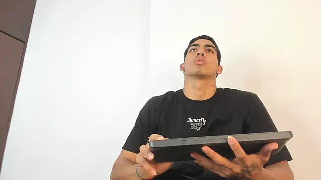 Milo LatinBoy online show from March 27, 2026, 7:15 pm