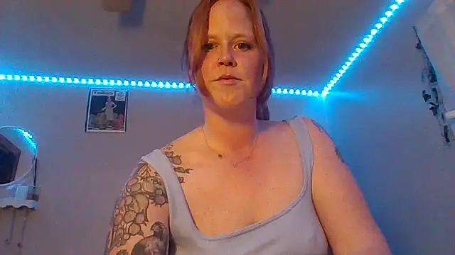 Snapshot of RedVelvetVixen chatting on April 4, 2026, 12:50 am RedVelvetVixen online show from April 4, 2026, 12:50 am