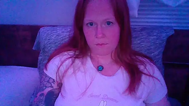 Snapshot of RedVelvetVixen chatting on April 14, 2026, 2:05 am RedVelvetVixen online show from April 14, 2026, 2:05 am