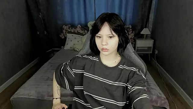 Loly Cuttie online show from May 6, 2026, 1:09 am