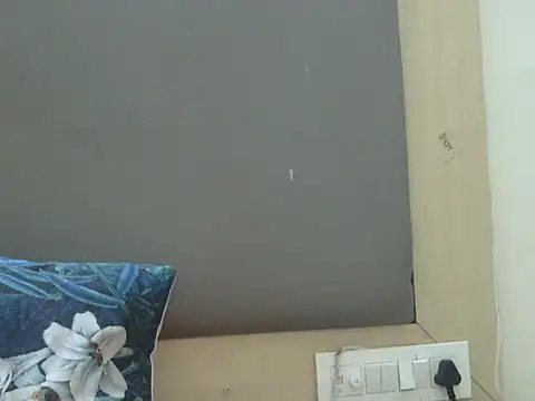 SweetRashii online show from April 8, 2026, 5:31 am