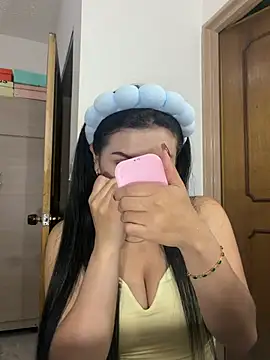Snapshot of Cami_olarte chatting on July 17, 2026, 11:46 pm Cami olarte online show from July 17, 2026, 11:46 pm