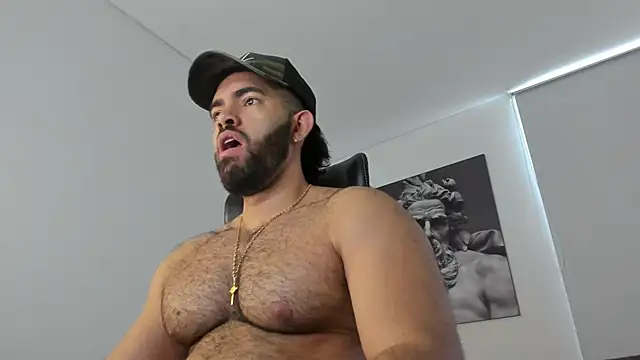 simonleon27 online show from June 16, 2026, 12:05 pm