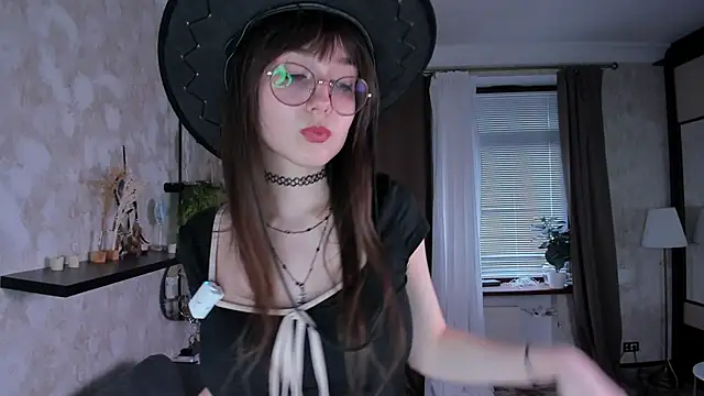 Snapshot of LaelIvie chatting on April 20, 2026, 8:39 am LaelIvie online show from April 20, 2026, 8:39 am