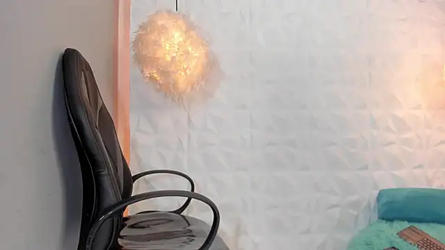 Snapshot of viollet_saens chatting on April 1, 2026, 7:33 pm viollet saens online show from April 1, 2026, 7:33 pm