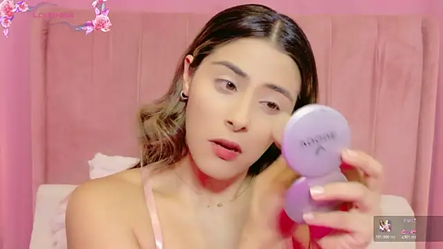 MoollyLove online show from June 4, 2026, 12:32 pm