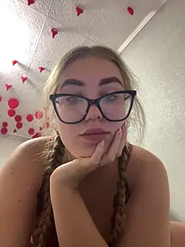 Snapshot of MissAuroraX chatting on May 6, 2026, 11:53 pm MissAuroraX online show from May 6, 2026, 11:53 pm