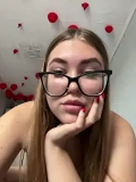 Snapshot of MissAuroraX chatting on April 26, 2026, 12:24 pm MissAuroraX online show from April 26, 2026, 12:24 pm