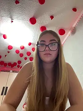 Snapshot of MissAuroraX chatting on April 19, 2026, 4:52 pm MissAuroraX online show from April 19, 2026, 4:52 pm