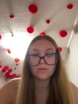 Snapshot of MissAuroraX chatting on April 15, 2026, 6:01 pm MissAuroraX online show from April 15, 2026, 6:01 pm