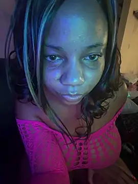 Snapshot of Ariqueendadon chatting on March 27, 2026, 4:32 am Ariqueendadon online show from March 27, 2026, 4:32 am