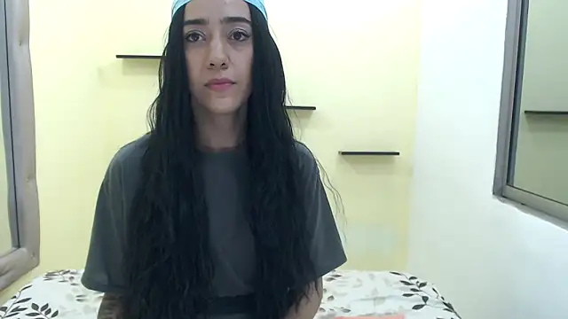 romina white18 online show from March 29, 2026, 5:31 am