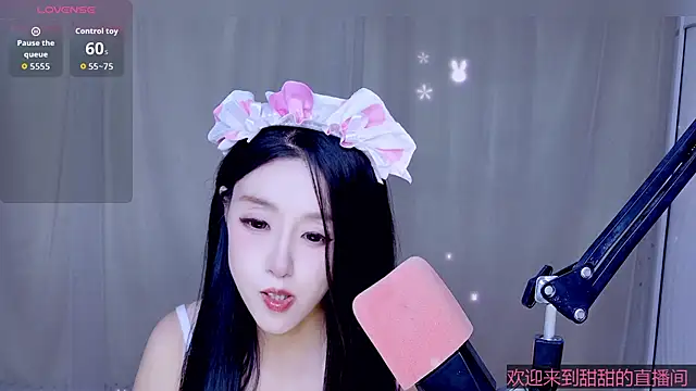 Snapshot of Cuviee chatting on May 1, 2026, 12:32 pm Cuviee online show from May 1, 2026, 12:32 pm