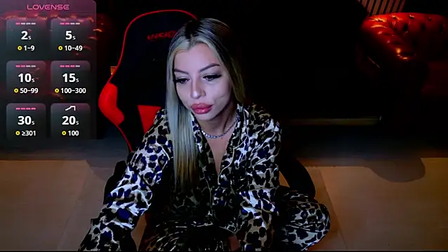 Snapshot of Ohh_Nicole chatting on April 8, 2026, 7:15 pm Ohh Nicole online show from April 8, 2026, 7:15 pm