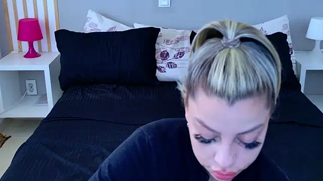 Snapshot of Ohh_Nicole chatting on April 23, 2026, 7:37 am Ohh Nicole online show from April 23, 2026, 7:37 am