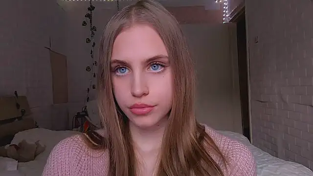 EveCoutch online show from April 4, 2026, 11:39 am