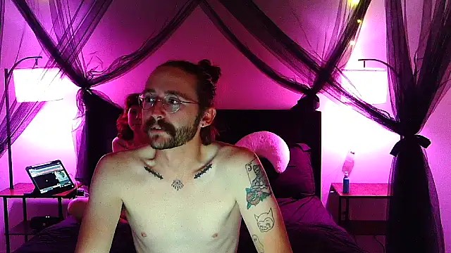 Snapshot of Rose_n_Hippie chatting on March 28, 2026, 12:44 am Rose n Hippie online show from March 28, 2026, 12:44 am