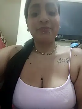 Snapshot of val_eria chatting on May 1, 2026, 11:43 pm val eria online show from May 1, 2026, 11:43 pm