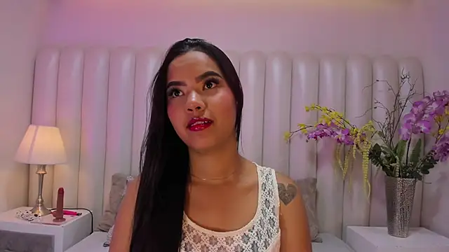 XimenaClass online show from April 18, 2026, 6:05 am