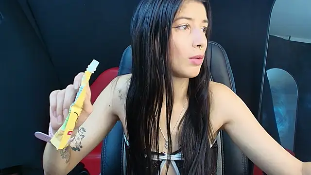 jazminswee online show from May 1, 2026, 8:25 pm