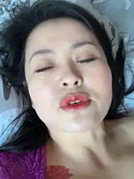 xiaxia-2026 online show from April 29, 2026, 2:38 am