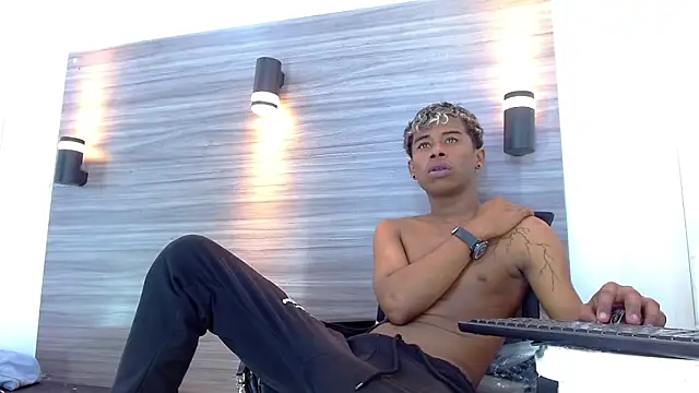 Snapshot of LuckyBluex chatting on March 29, 2026, 2:57 am LuckyBluex online show from March 29, 2026, 2:57 am