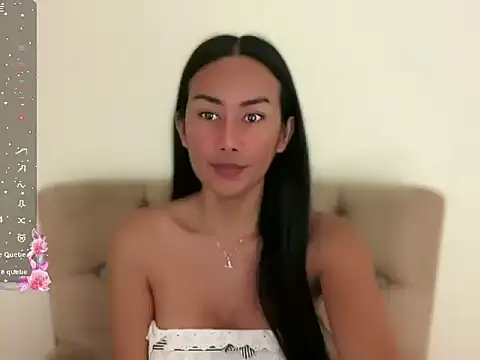Snapshot of SweetSugar_xx chatting on May 2, 2026, 11:32 pm SweetSugar xx online show from May 2, 2026, 11:32 pm