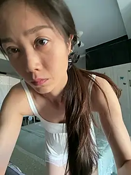 yuanpu0925 online show from May 3, 2026, 10:46 pm