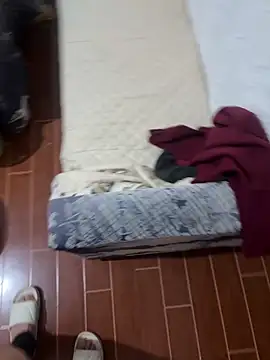 yingzi003 online show from April 2, 2026, 2:02 pm