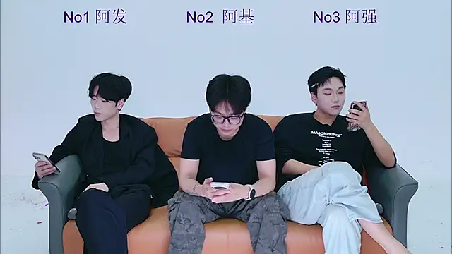 Dkcolo online show from April 18, 2026, 10:28 am